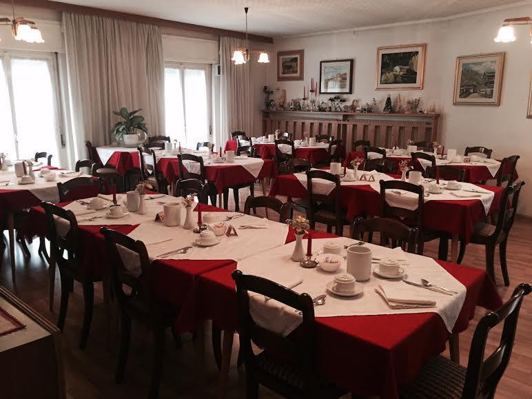 Garni Hirsch Hotel Canazei Kültér fotó