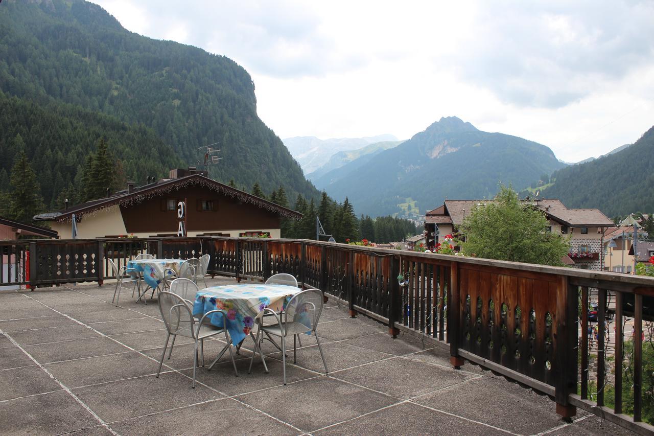 Garni Hirsch Hotel Canazei Kültér fotó